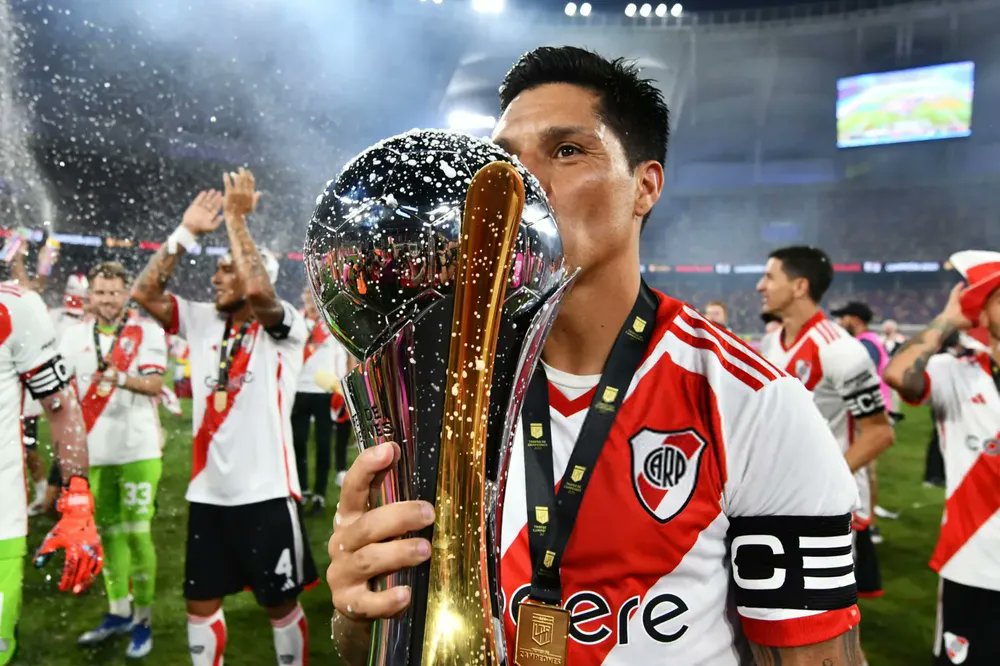 Ramonista_'s tweet photo. Enzo Pérez se fue de River habiendo ganado en su último año la Liga Profesional, el Trofeo de Campeones y los dos Superclasicos, en el Monumental y en la Bombonera. https://t.co/AekVqmuTD2