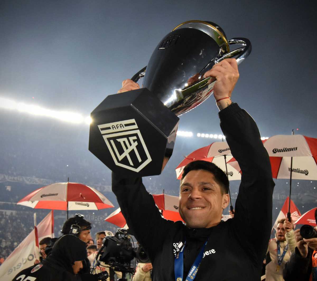 Ramonista_'s tweet photo. Enzo Pérez se fue de River habiendo ganado en su último año la Liga Profesional, el Trofeo de Campeones y los dos Superclasicos, en el Monumental y en la Bombonera. https://t.co/AekVqmuTD2