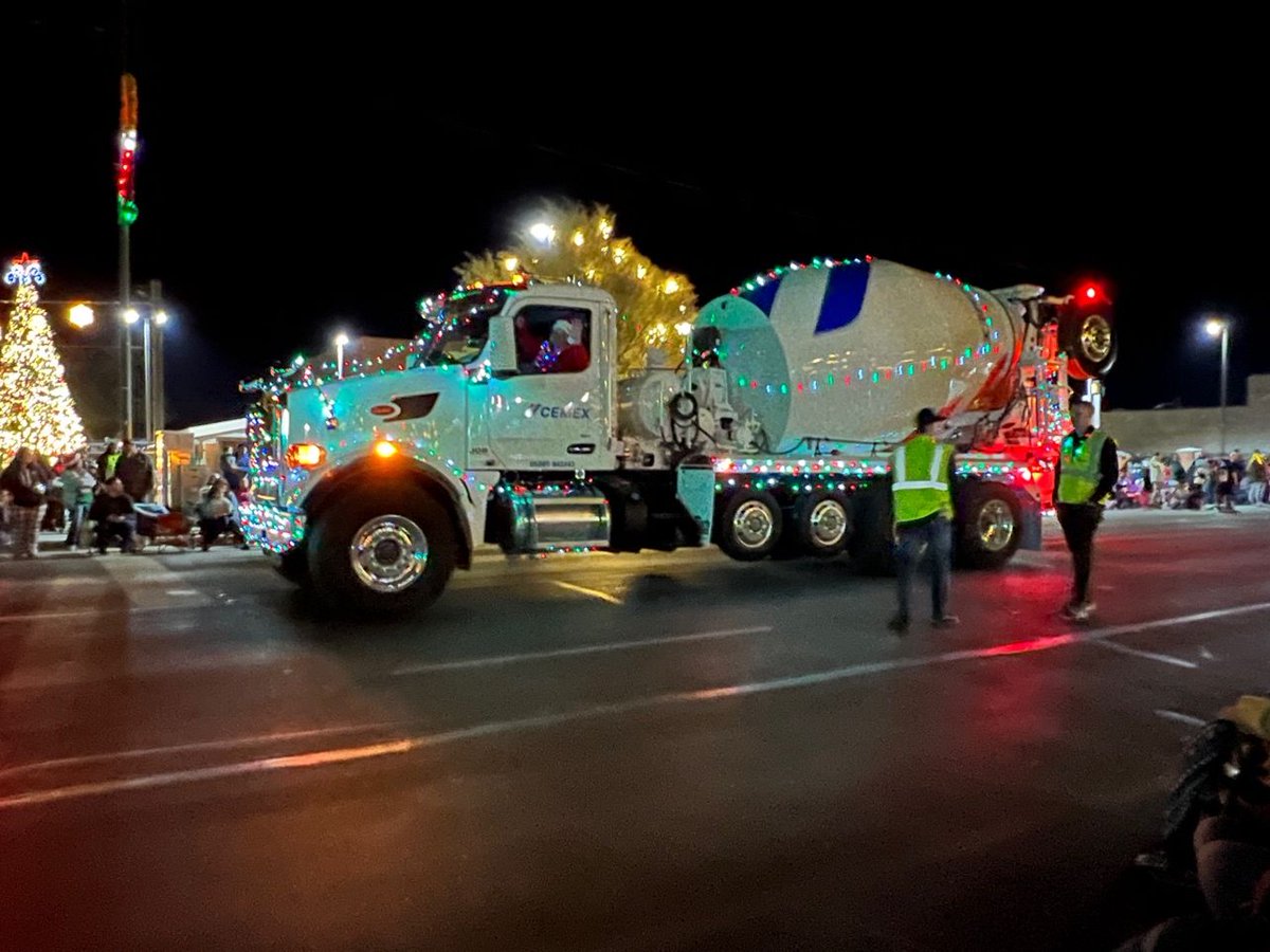 Cemex_USA's tweet photo. Cemex was very busy this #holiday season! Teams from across the country volunteered to help uplift those in need. We look forward to continuing our #commitment to the #communities we live and work in throughout 2024! https://t.co/l5QPJx4Fd1
