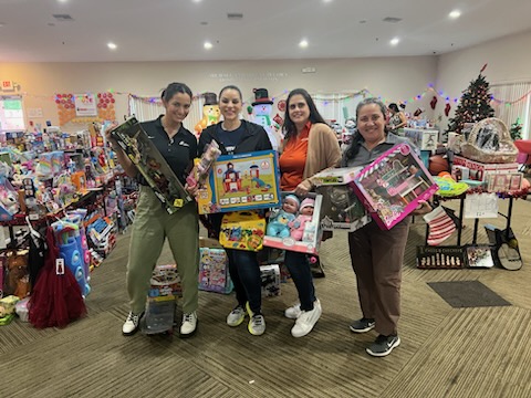 Cemex_USA's tweet photo. Cemex was very busy this #holiday season! Teams from across the country volunteered to help uplift those in need. We look forward to continuing our #commitment to the #communities we live and work in throughout 2024! https://t.co/l5QPJx4Fd1