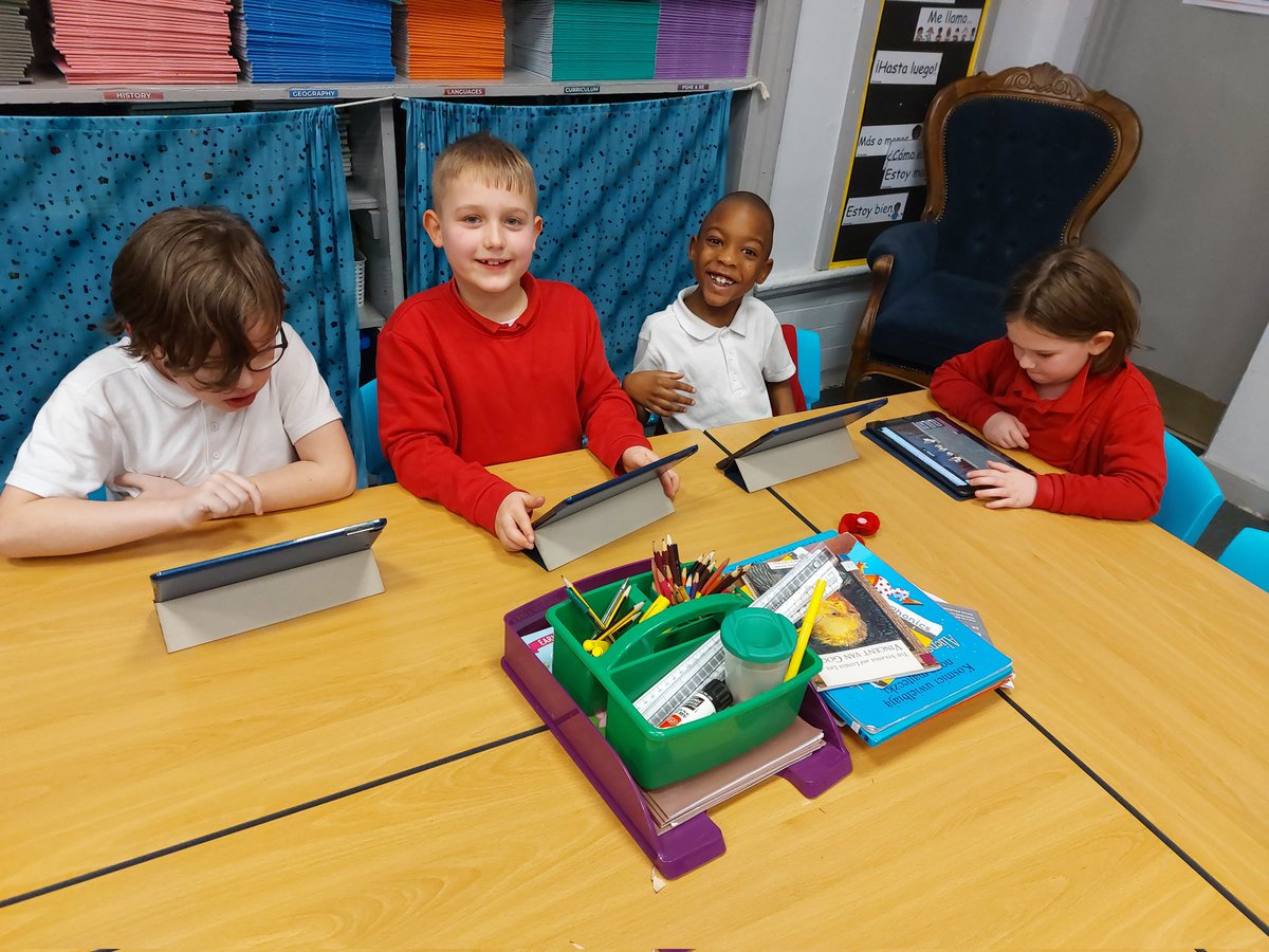 rjsyear3's tweet photo. The techno group are having a blast 😊 https://t.co/soPcc93AED