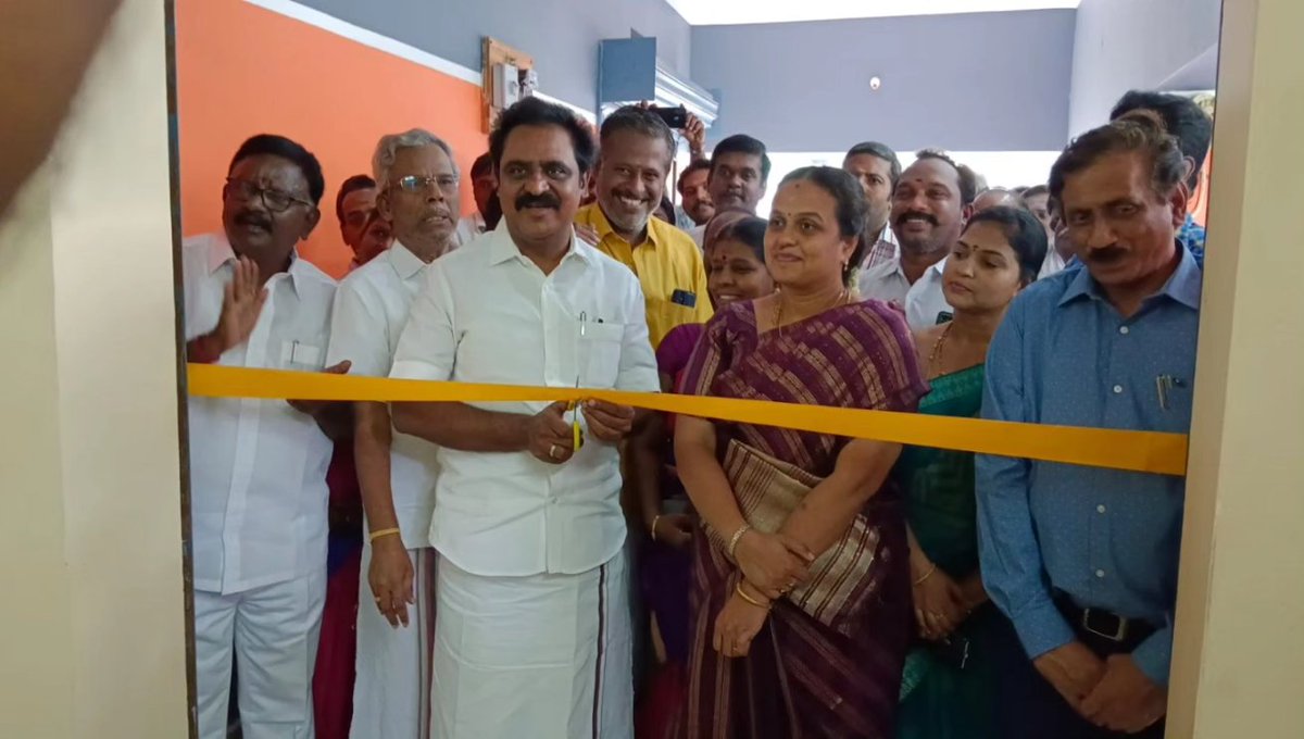 EzhilarasanCvmp's tweet photo. @arivalayam கழகத் தலைவர்-மாண்புமிகு தமிழ்நாடு முதலமைச்சர் திரு. @mkstalin அவர்களின் ஆணைக்கிணங்க, காஞ்சிபுரம் மாநகராட்சி, 45-வது வட்டம், ஆசிரியர் நகரில், #MLACDS நிதியின்கீழ் கட்டப்பட்டுள்ள புதிய நியாயவிலைக் கடையினை பொதுமக்கள் பயன்பாட்டிற்கு திறந்து வைத்தேன்.
உடன், மாநகராட்சி மேயர் மகாலட்சுமி யுவராஜ், மாவட்டப் பொருளாளர் சன்பிராண்ட் கே.ஆறுமுகம், மாநகரச் செயலாளர் சி.கே.வி. தமிழ்ச்செல்வன், பகுதிக் கழக செயலாளர் அ. தசரதன், மாநகராட்சி ஆணையர், மாமன்ற உறுப்பினர்கள், மாவட்ட, மாநகர, பகுதி, வட்டக் கழக நிர்வாகிகள், உள்ளாட்சி பிரதிநிதிகள்…
@CMOTamilnadu | @Udhaystalin | @DMKITwing | @TRBRajaa