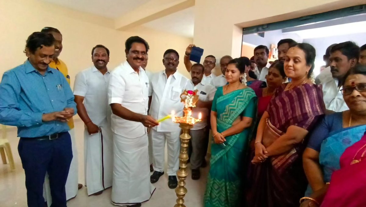 EzhilarasanCvmp's tweet photo. @arivalayam கழகத் தலைவர்-மாண்புமிகு தமிழ்நாடு முதலமைச்சர் திரு. @mkstalin அவர்களின் ஆணைக்கிணங்க, காஞ்சிபுரம் மாநகராட்சி, 45-வது வட்டம், ஆசிரியர் நகரில், #MLACDS நிதியின்கீழ் கட்டப்பட்டுள்ள புதிய நியாயவிலைக் கடையினை பொதுமக்கள் பயன்பாட்டிற்கு திறந்து வைத்தேன்.
உடன், மாநகராட்சி மேயர் மகாலட்சுமி யுவராஜ், மாவட்டப் பொருளாளர் சன்பிராண்ட் கே.ஆறுமுகம், மாநகரச் செயலாளர் சி.கே.வி. தமிழ்ச்செல்வன், பகுதிக் கழக செயலாளர் அ. தசரதன், மாநகராட்சி ஆணையர், மாமன்ற உறுப்பினர்கள், மாவட்ட, மாநகர, பகுதி, வட்டக் கழக நிர்வாகிகள், உள்ளாட்சி பிரதிநிதிகள்…
@CMOTamilnadu | @Udhaystalin | @DMKITwing | @TRBRajaa