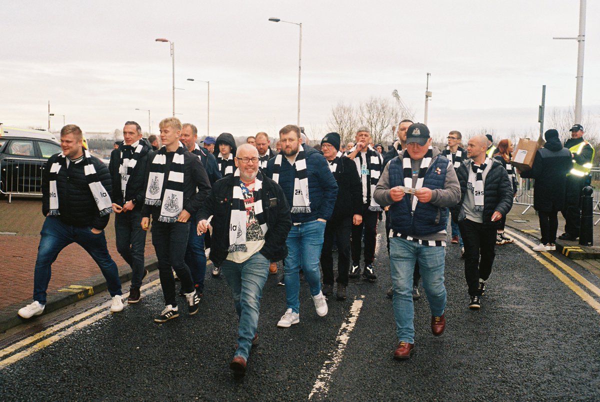 NUFC's tweet photo. Derby Day Delight - captured on film! 😍🎞️

📸 George Dixon/FloodlightsOn

🧵 https://t.co/ZRA4AJONyX
