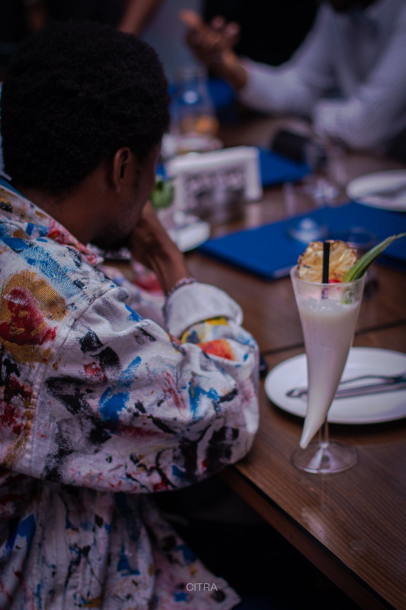 designedbyefem's tweet photo. Presently, I am a full-time visual designer, but I'm also an upcoming photographer still trying to grow and put more time into the craft. So on this particular day, @kingwhsam had a private dinner @brisklagos. I took my 70D and was able to capture some moments. CC:@Ankaralola https://t.co/bNDYlivoFs