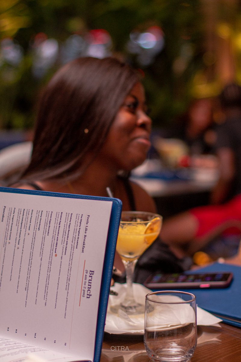 designedbyefem's tweet photo. Presently, I am a full-time visual designer, but I'm also an upcoming photographer still trying to grow and put more time into the craft. So on this particular day, @kingwhsam had a private dinner @brisklagos. I took my 70D and was able to capture some moments. CC:@Ankaralola https://t.co/bNDYlivoFs