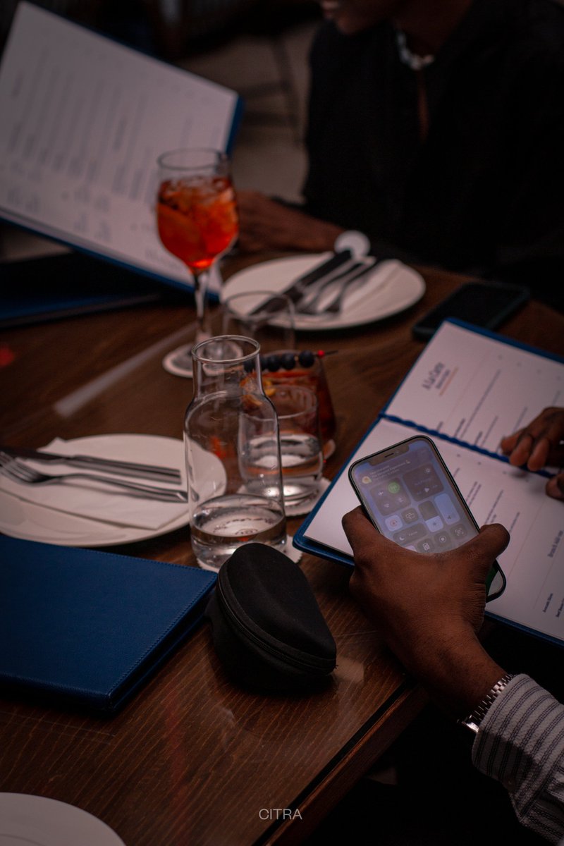 designedbyefem's tweet photo. Presently, I am a full-time visual designer, but I'm also an upcoming photographer still trying to grow and put more time into the craft. So on this particular day, @kingwhsam had a private dinner @brisklagos. I took my 70D and was able to capture some moments. CC:@Ankaralola https://t.co/bNDYlivoFs