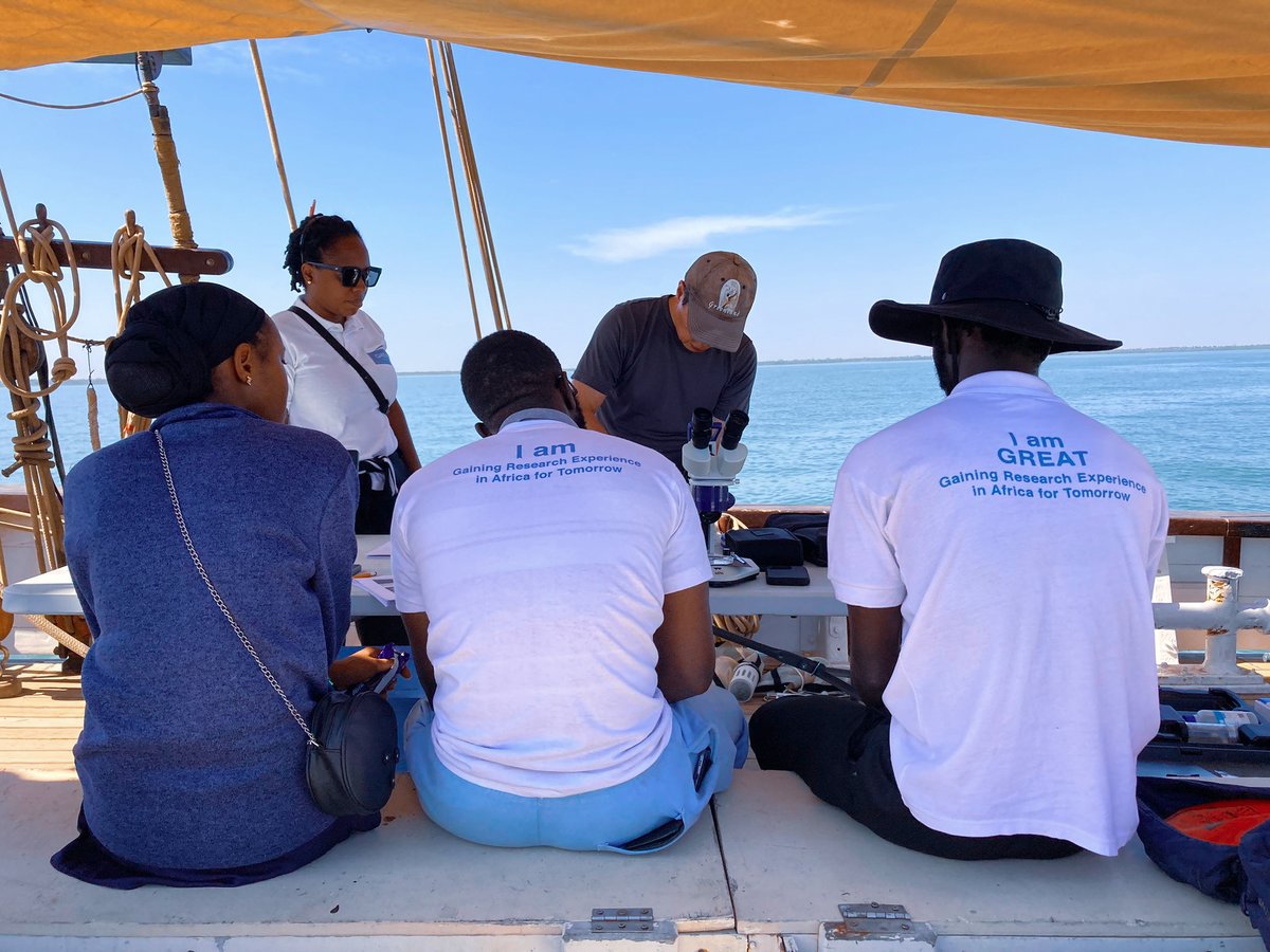 pacifique_ch's tweet photo. ☀️Successful first day of #sampling with a team of 9 Gambian students working alongside prof. Kam Tang from @SwanseaUni
Fleur de Passion has travelled 10 km upstream from Banjul and continues its journey on the River #Gambia.
with @UNIGEnews | @sciences_UNIGE et @institute_great https://t.co/igN8ymcx6y