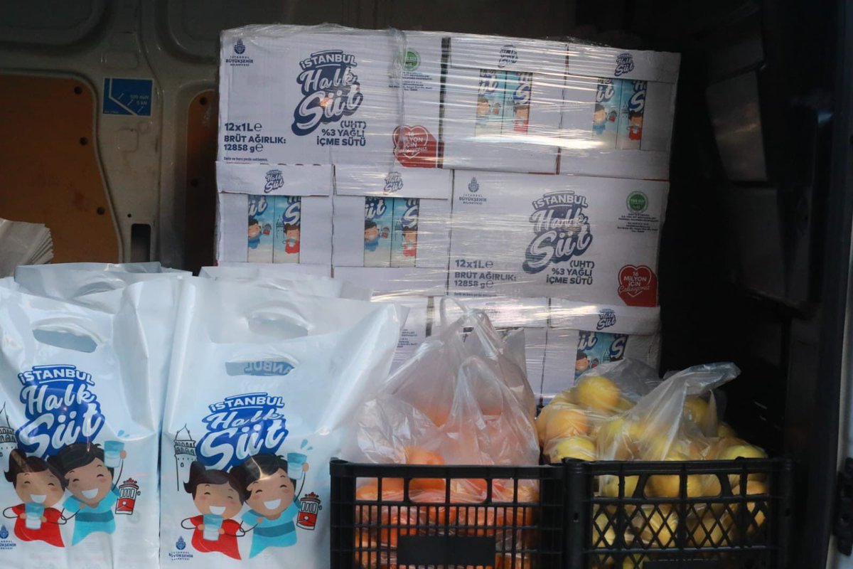 Hataylı üreticileri desteklemek üzere aldığımız limon ve mandalinaları, #HalkSüt ile birlikte ihtiyaç sahibi ailelere ulaştırdık.