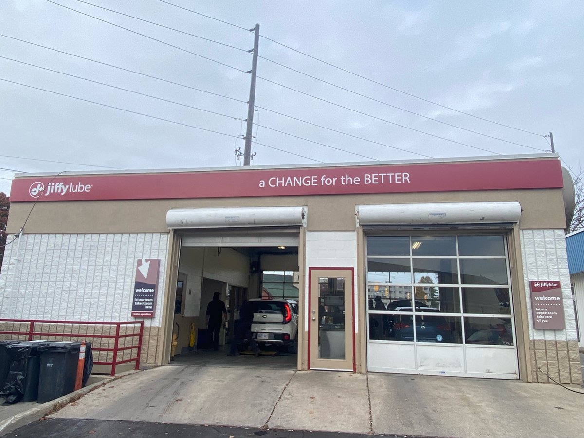 Calibre_Signs's tweet image. Changing for the Better at Jiffy Lube- #Calibre_Signs #buildingsignage #storefrontsigns