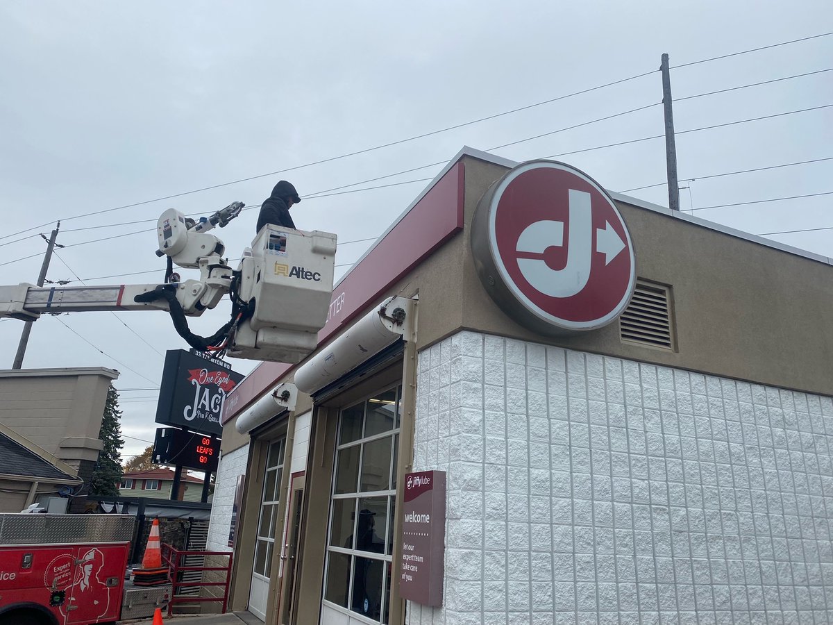 Changing for the Better at Jiffy Lube- #Calibre_Signs #buildingsignage #storefrontsigns