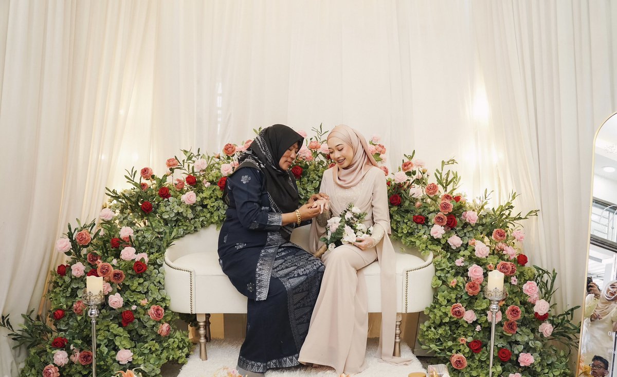 nadksrn's tweet photo. 6/1 : Officially Amir’s Fiancée ❤️ https://t.co/3nazE2uLHH