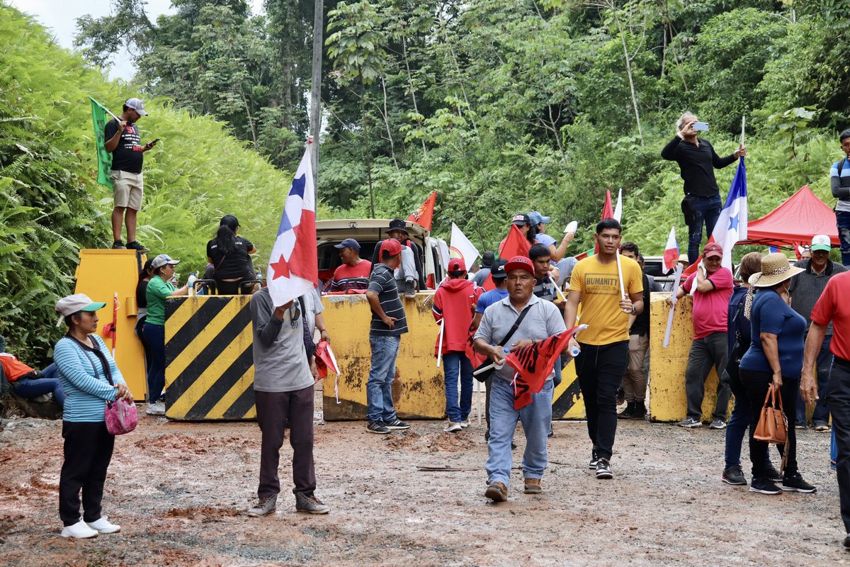 CS_Panama's tweet photo. Cierre simbólico de la Mina en
Donoso 📍 por Organizaciones sociales y populares, conmemorando los 60 años de la gesta patriótica del 9 de enero de 1964.
🚩Por un plan de cierre con participación del movimiento social, para una transición justa.🚩 https://t.co/tnycvtwRAt
