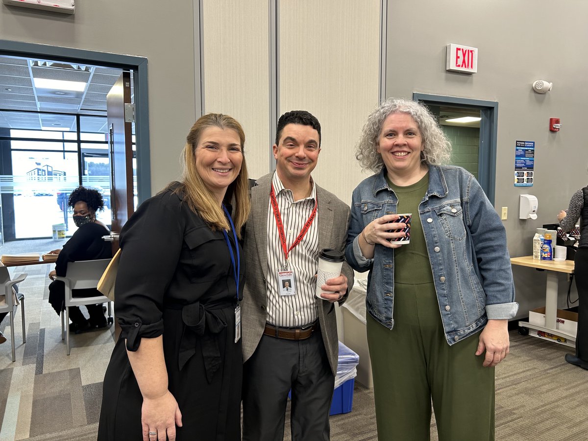 WSWHEBOCES's tweet photo. Facilitating learning for leaders for leaders and enjoying it! @NYSEDNews #NYSLiteracyInitiative https://t.co/JWNEhX6d0d