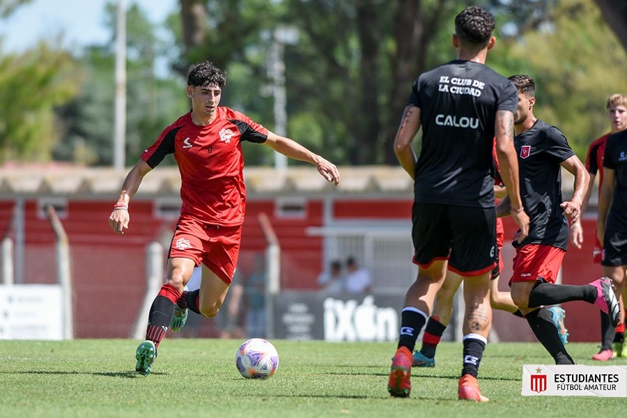 EdelpFutbol's tweet photo. Empezó a rodar el balón🦁⚽ https://t.co/2Wh714iv7J