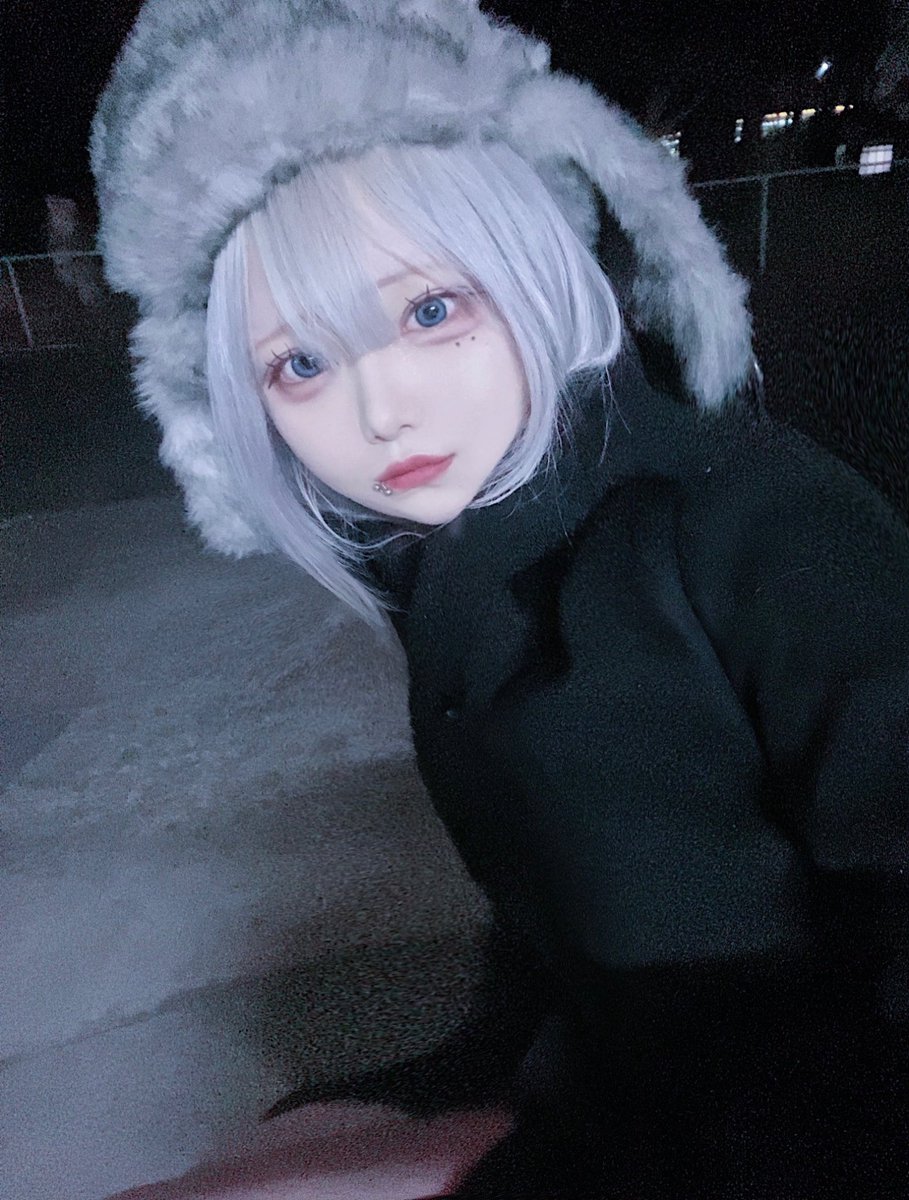 llloup_'s tweet photo. 寒い、？手繋ぐ？ https://t.co/Pnd1jOkv1M