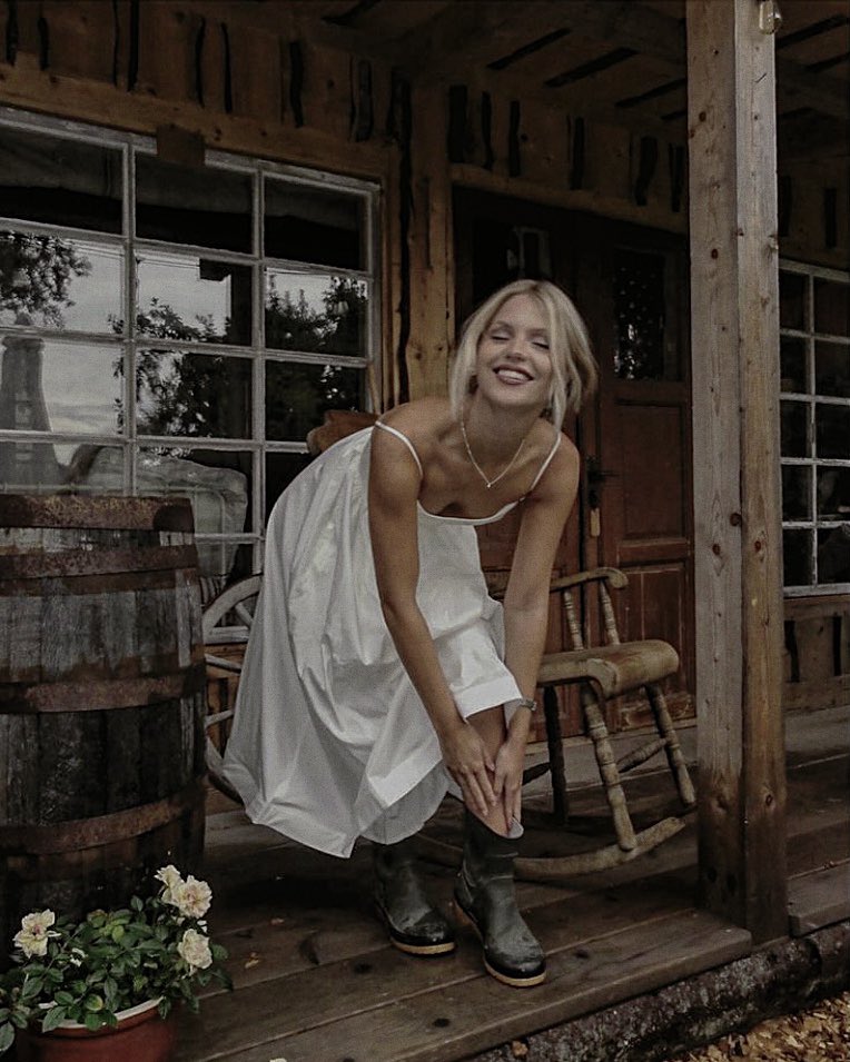 ‎ 𝑨𝑢𝑡𝑢𝑚𝑛 ⋆˙⊹🕊️ tweet media