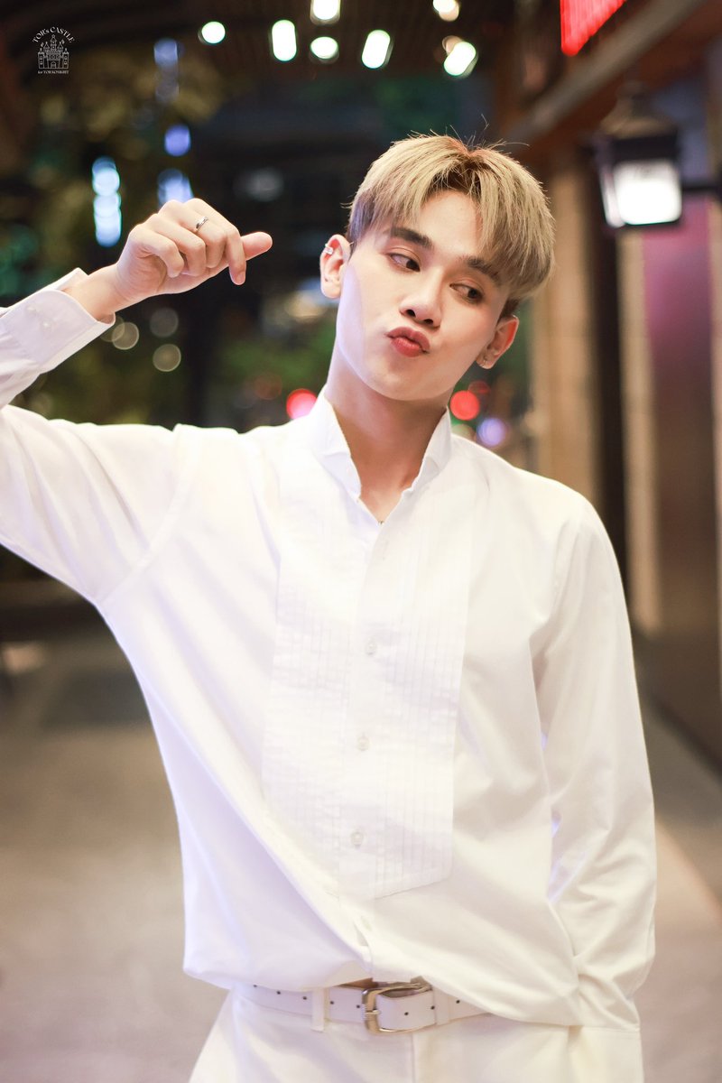 TORsCastle's tweet photo. ลุคต่อวันนี้ที่งาน #BFFxFlukeTor  น่ารักมากๆ เลยยย

#torkomkrit
#วิตามินม่วงที่ฟลุ๊คต่อเลิฟ #BFF111SKIN #BFFBKK #เพื่อนสนิทสายบิวตี้ https://t.co/KzIPctujaL