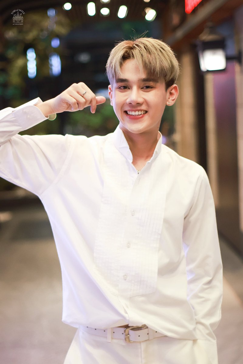 TORsCastle's tweet photo. ลุคต่อวันนี้ที่งาน #BFFxFlukeTor  น่ารักมากๆ เลยยย

#torkomkrit
#วิตามินม่วงที่ฟลุ๊คต่อเลิฟ #BFF111SKIN #BFFBKK #เพื่อนสนิทสายบิวตี้ https://t.co/KzIPctujaL
