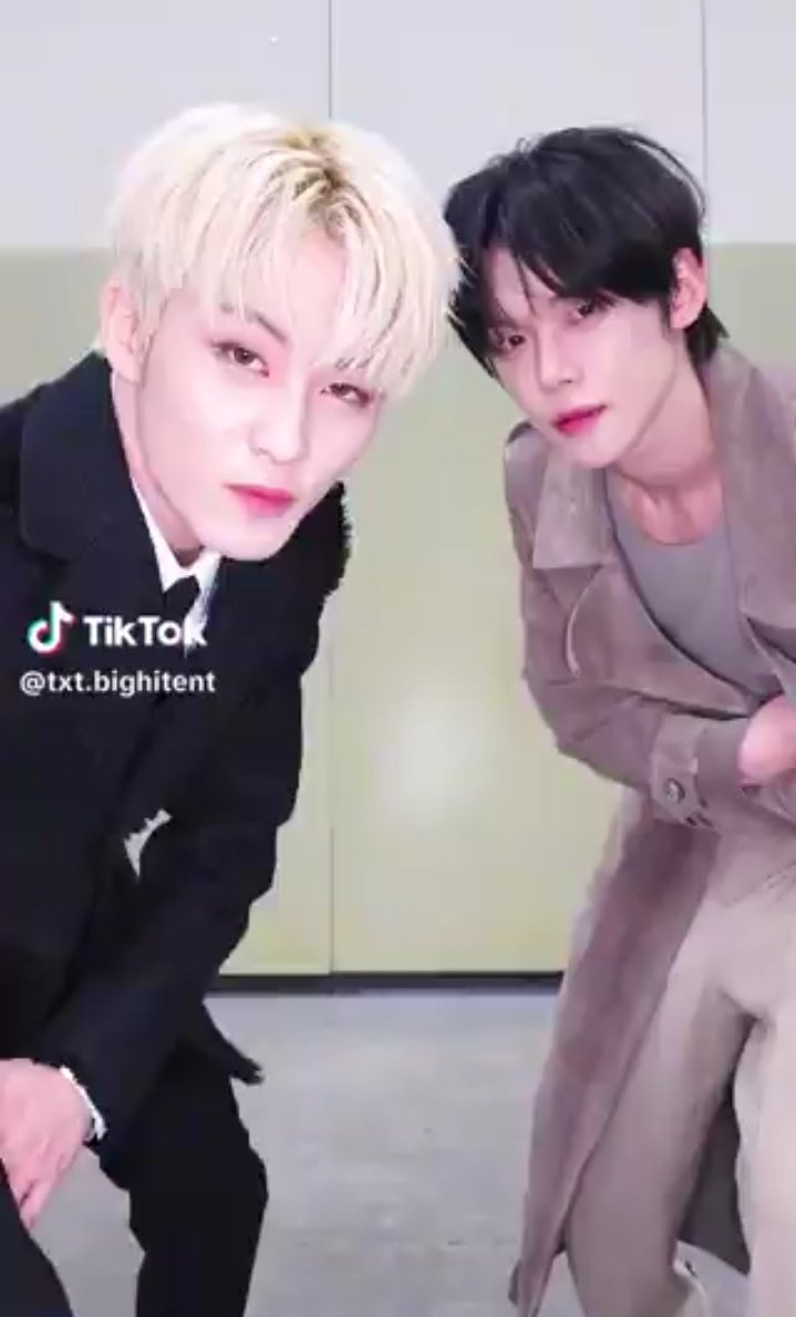 yeonfarie's tweet photo. from this                         to "this is it my bro" https://t.co/7nOQFS3SLm