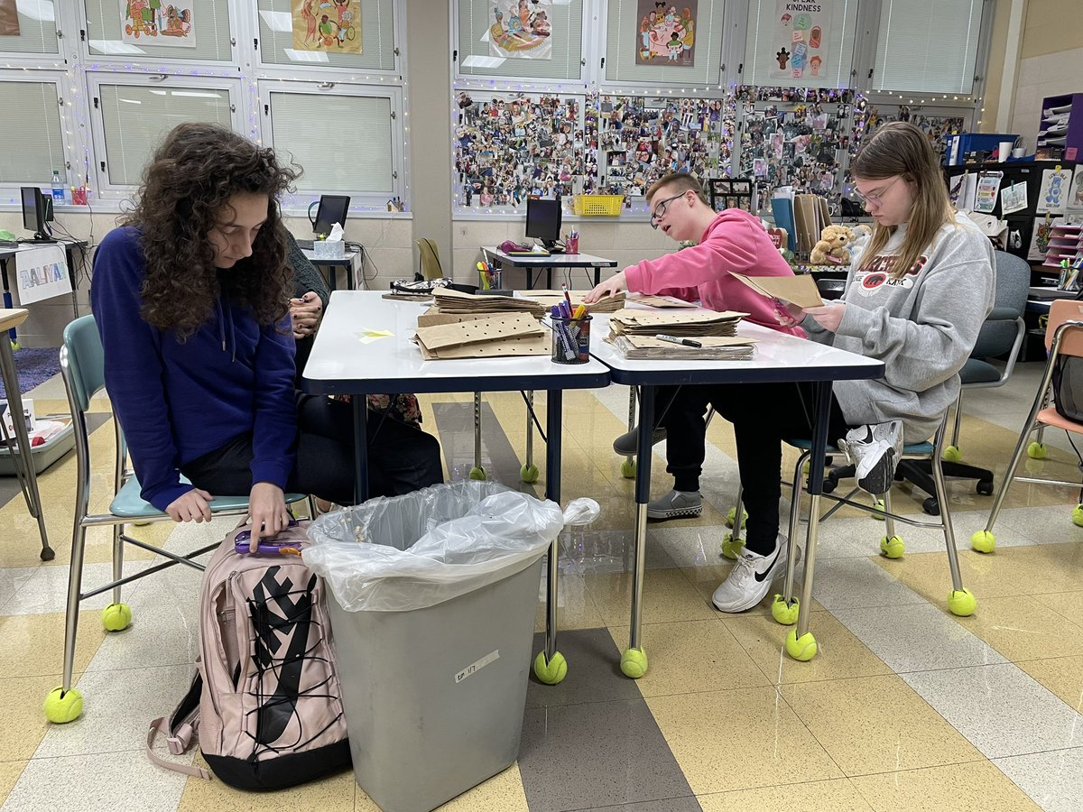 Half way through the work week &amp; doing our school-based jobs today! Coffee Club, a magnet order, shredding, &amp; prepping for our Toledo Humane Society job tomorrow 👏

#SuperPanthers 
#VocationalTraining 
#SuccessReady 
#WeAreMaumee