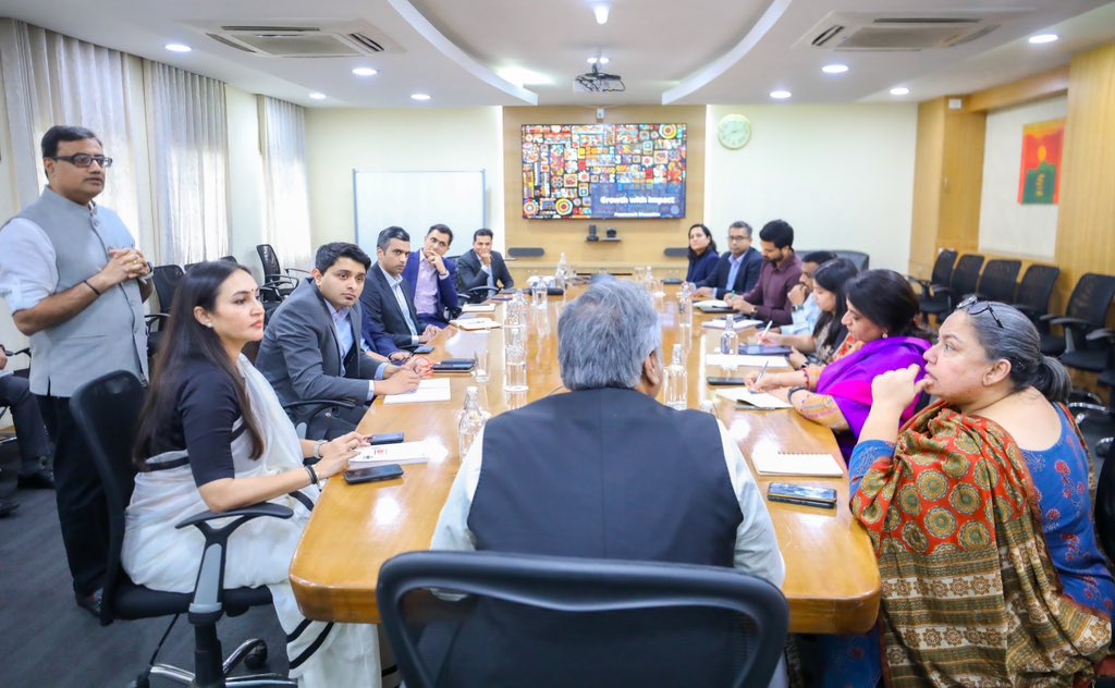 PriyankKharge's tweet photo. Had a detailed brief by @DeloitteIndia to accelerate :
- Skilling &amp; Talent Upskilling
- Global Capabilities Centers 
- Asset monetization of Panchayats 

Govt of Karnataka is looking at out of the box solutions to remain leaders in these fields and lead by example. https://t.co/G99rNWYPSI