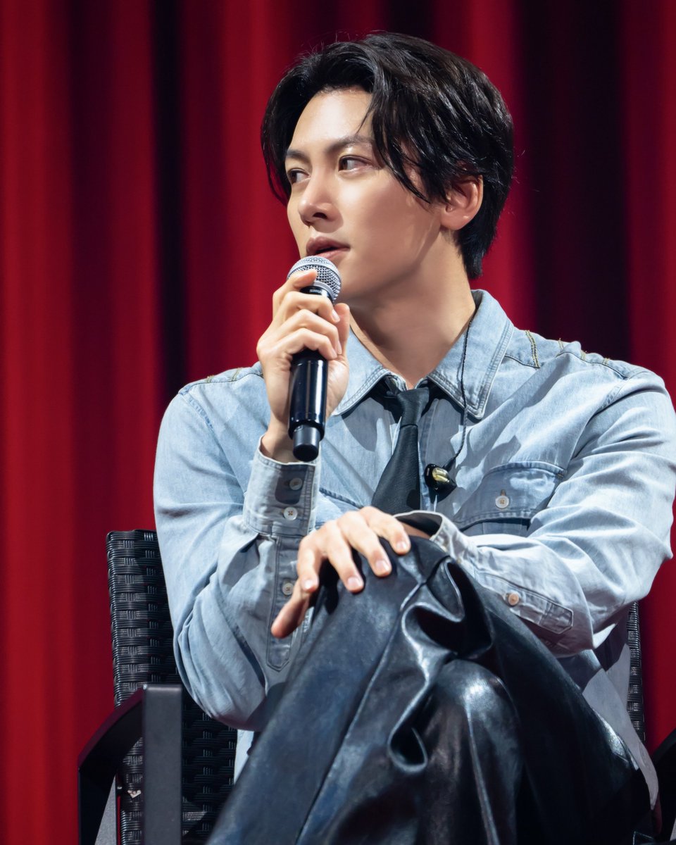 jcwcontent's tweet photo. ji chang wook with long hair hits different. https://t.co/ru1vlqIn0Q