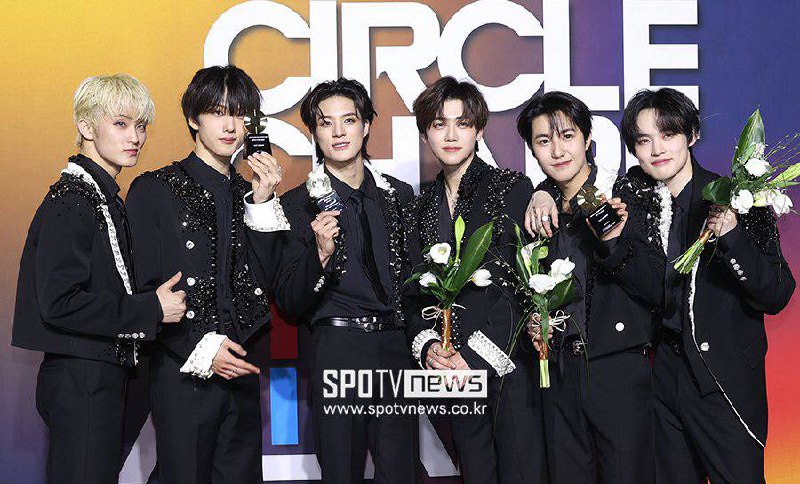 nct_menfess's tweet photo. CONGRATS NCT DREAM nct!

#.엔드림_월드한류스타상_축하해
#.엔드림_올해의가수상_앨범_축하해 
#.엔드림_올해의디지털앨범상_축하해 https://t.co/eJm8TQYCAP