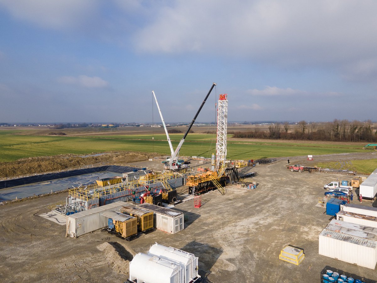 Dario_Hrebak's tweet photo. Geotermalna bušotina vrijedna 4.4 mil.eura učinit će @GradBjelovar energetski održivim gradom. Krenulo sastavljanje tornja visine 40 metara, do kraja veljače očekujemo pronaći vodu temp.od oko 80°C.
Hvala vladama Kraljevine Norveške,Islanda,Lihtenštajna za 1.3 mil.eura
#EEAgrant https://t.co/iacmZmyQtu
