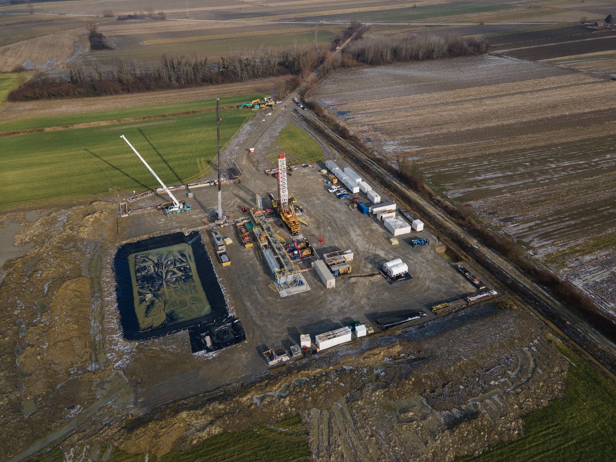 Dario_Hrebak's tweet photo. Geotermalna bušotina vrijedna 4.4 mil.eura učinit će @GradBjelovar energetski održivim gradom. Krenulo sastavljanje tornja visine 40 metara, do kraja veljače očekujemo pronaći vodu temp.od oko 80°C.
Hvala vladama Kraljevine Norveške,Islanda,Lihtenštajna za 1.3 mil.eura
#EEAgrant https://t.co/iacmZmyQtu