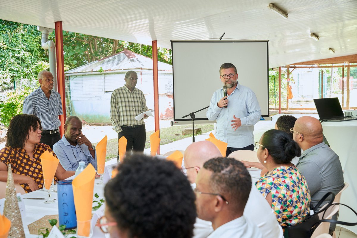 unccas's tweet photo. #TDFUnccas | A l'issue de visites au Marigot et à la @VilleduRobert, @luccarvounas et la délégation @unccas échangent avec les #CCAS Nord autour de la problématique du #logement à la Martinique https://t.co/hpeJUSvBkD