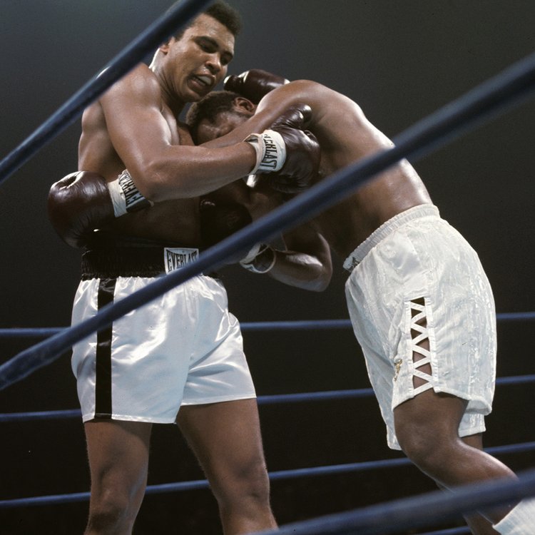 MuhammadAli's tweet photo. Muhammad Ali in action vs Joe Frazier during their fight at Madison Square Garden in New York City.

📸: @LeiferNeil 

#MuhammadAli #Icon #Boxing #Champion #GOAT #MSG #NewYorkCity #JoeFrazier https://t.co/eSqLCjtn3i