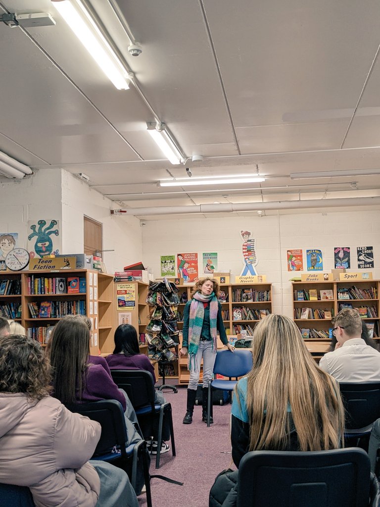 Colette Forde performs an extract from her funny one-woman play 'Innit' about a teen who attends a therapy session. TYs enjoyed the performance and the excellent mental health workshop about therapy led by Colette afterwards. @jcsplibraries @ThomondCommColl