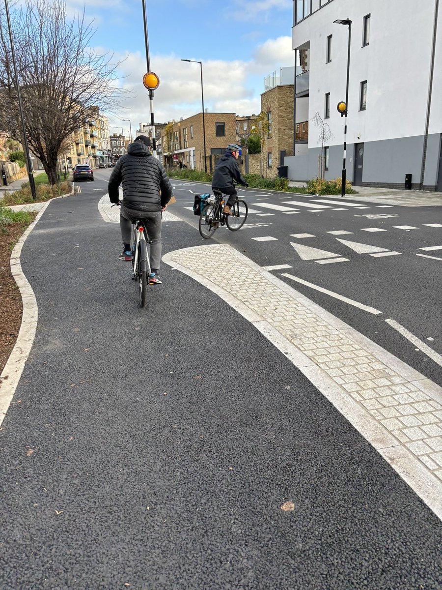 willnorman's tweet photo. Great to see the work finished on the new section of Cycleway 23 at Crossway in Hackney - protected cycle lanes, crossing, sustainable urban drainage system with new 🌻🌹🥀🌷🌼

👏👏👏 @metecoban92 @carowoodley &amp; @hackneycouncil team https://t.co/DDhkJhzRLG