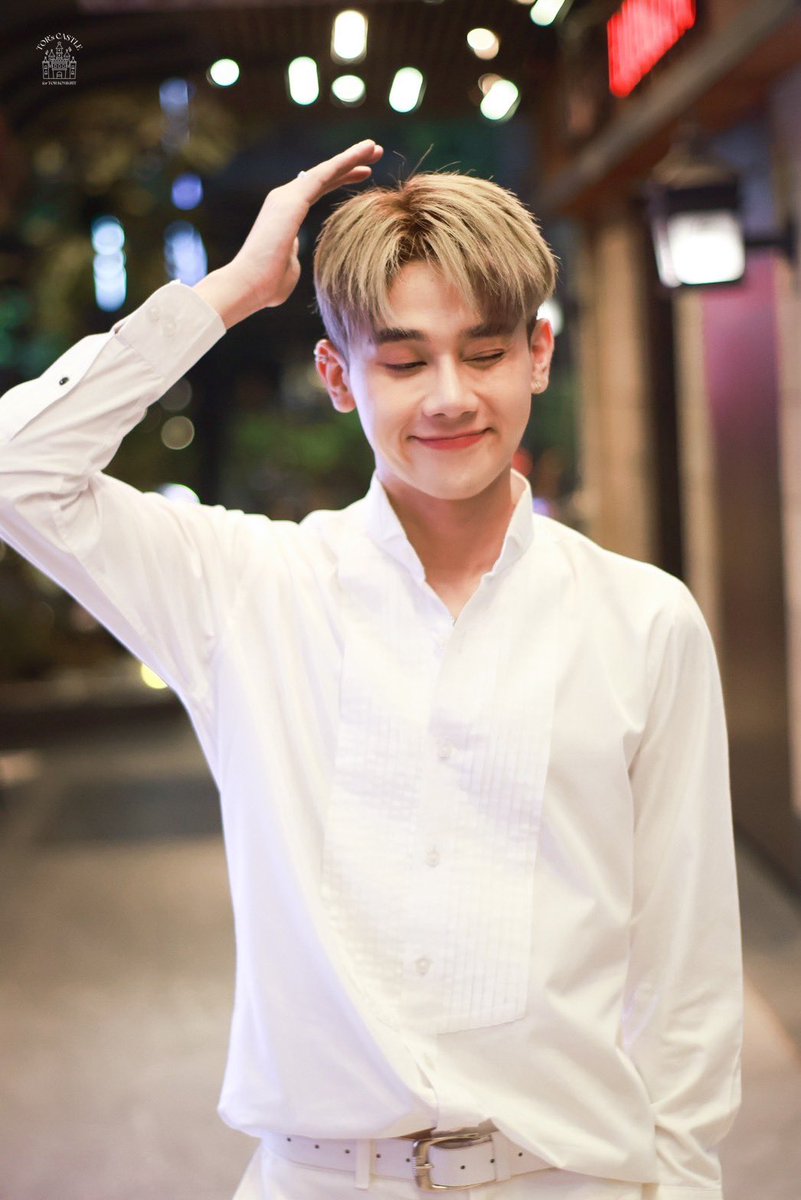 TORsCastle's tweet photo. พี่คงจะอยู่ไม่ได้แล้ว ถ้าไม่มีหนู คืนนี้คงนอนไม่ค่อยจะหลับ ~~ 🫶🏻✨

#torkomkrit #BFFxFlukeTor 
#วิตามินม่วงที่ฟลุ๊คต่อเลิฟ #BFF111SKIN #BFFBKK #เพื่อนสนิทสายบิวตี้ https://t.co/nIdKEzzpRd