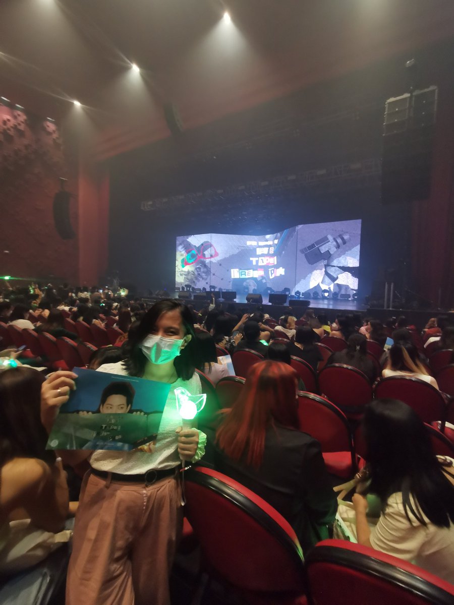 roaxx122's tweet photo. @SsoKimSsoKwak Ahgasae since 2014 ♥️ Team Airport na bigo. 😅 #TheOtherSideinMNL #GOT7
#MarkTuanInManila https://t.co/nQWYfFWZh3