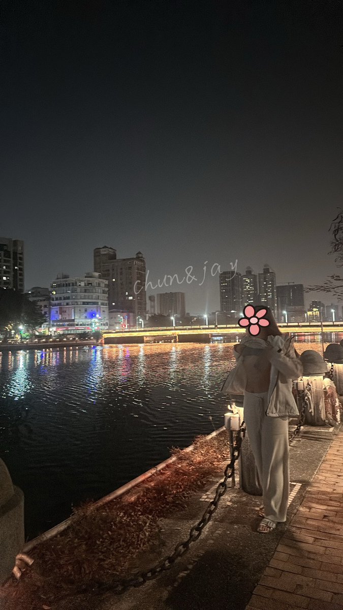 今天好冷 只敢淺淺的露一下
有愛露出的要相約一起拍嗎😝

最近吃太胖都不敢進房聯誼🥲
有沒有喜歡打羽毛球的推友要一起運動呀～運動完再一起吃個熱炒 感覺就很讚😋
可以私訊我們聊聊❤️

🔔我們沒辦法主動私訊😭

#聯誼不設限
#吃喝玩樂
#同房換不換