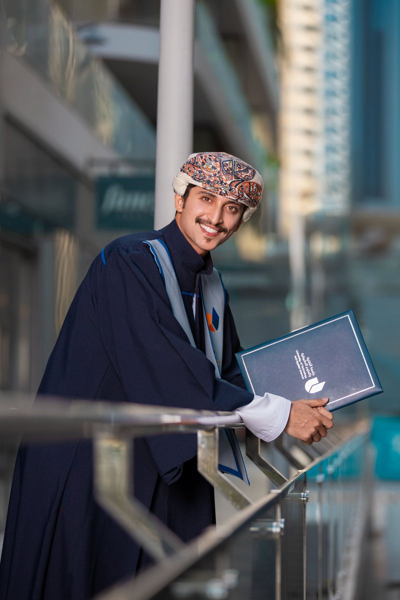 3flah_'s tweet photo. "و كانَ فَضْلُ الله علَيْكَ عظيمًا"
عظُم المُراد فهان الطريقُ و نِلّتُ ما كان بالأمسِ حُلمًا، و حصاد تعب ٦ سنوات🤍.
بكالوريوس التربية - اللغة ألانجليزية-.
#عمان_تفتخر_بكم  #UTAS_GRADUATION https://t.co/qfj2wCNd51