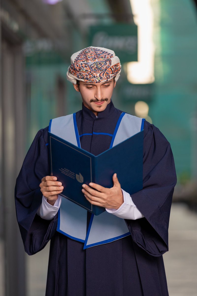 3flah_'s tweet photo. "و كانَ فَضْلُ الله علَيْكَ عظيمًا"
عظُم المُراد فهان الطريقُ و نِلّتُ ما كان بالأمسِ حُلمًا، و حصاد تعب ٦ سنوات🤍.
بكالوريوس التربية - اللغة ألانجليزية-.
#عمان_تفتخر_بكم  #UTAS_GRADUATION https://t.co/qfj2wCNd51