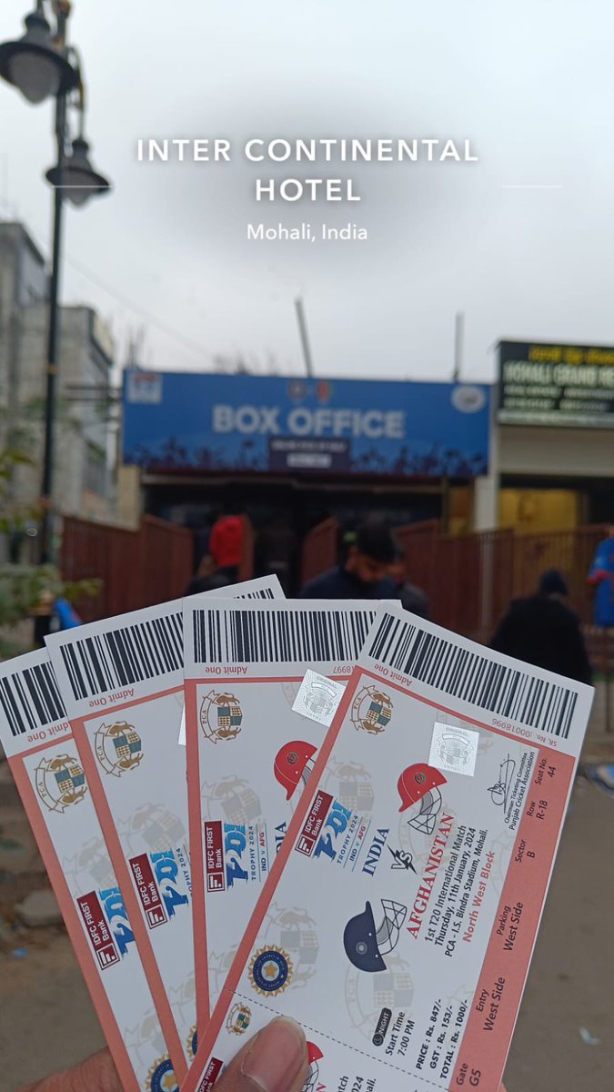 SATYAM_KABADDI's tweet photo. @imVkohli  YOU SHOULD NOT MISS TOMORROW'S MATCH. DON'T DISAPPOINT US💗🤞 TRAVELLED 1300 KM FOR U 2 C IN THE GROUND #DIE_HARD_FAN #ViratKohli𓃵 @AnushkaSharma @BCCI @JayShah https://t.co/2DjZdflJEB
