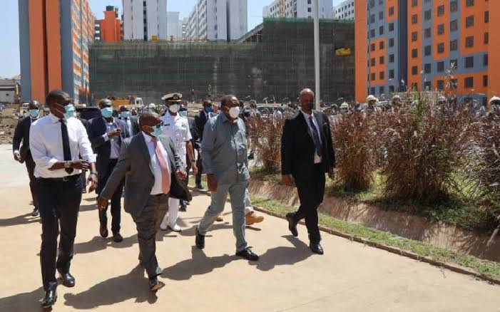 sholard_mancity's tweet photo. So uhuru Kenyatta is the one who constructed this houses that Ruto is busy taking credit for 
Without even housing Levy ? 🥴🥴
President William Ruto regime lies in everything https://t.co/yL1ZmApqlj