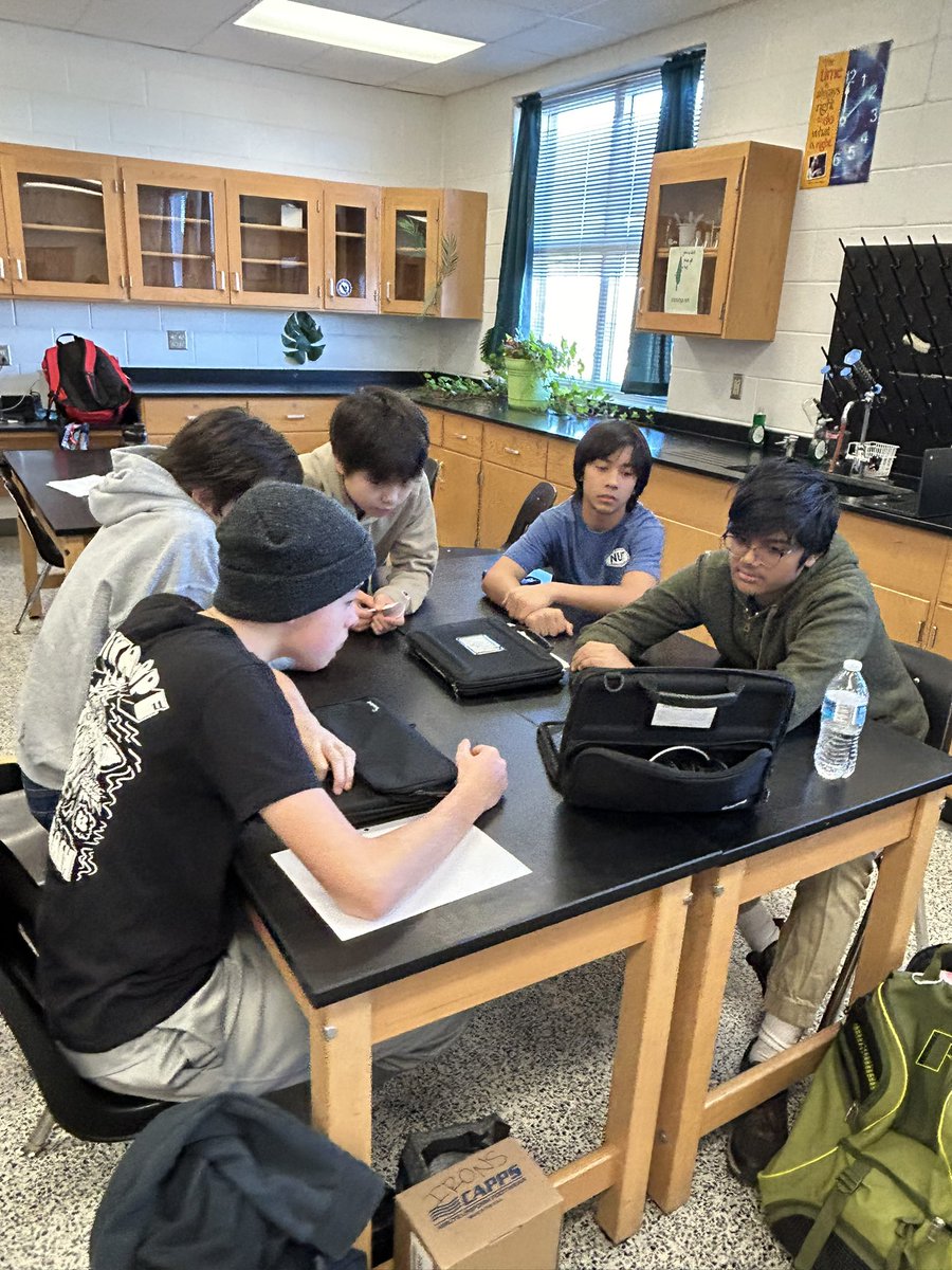 senorajenmorris's tweet photo. I enjoyed seeing our @LandstownEagles collaborate in Ms. Bethley’s Biology class to review for the upcoming SOL. The positively was tangible as students worked in teams and cheered when they got answers right. #beleafinyourself #EagleEngagement https://t.co/4utHwqbq2V