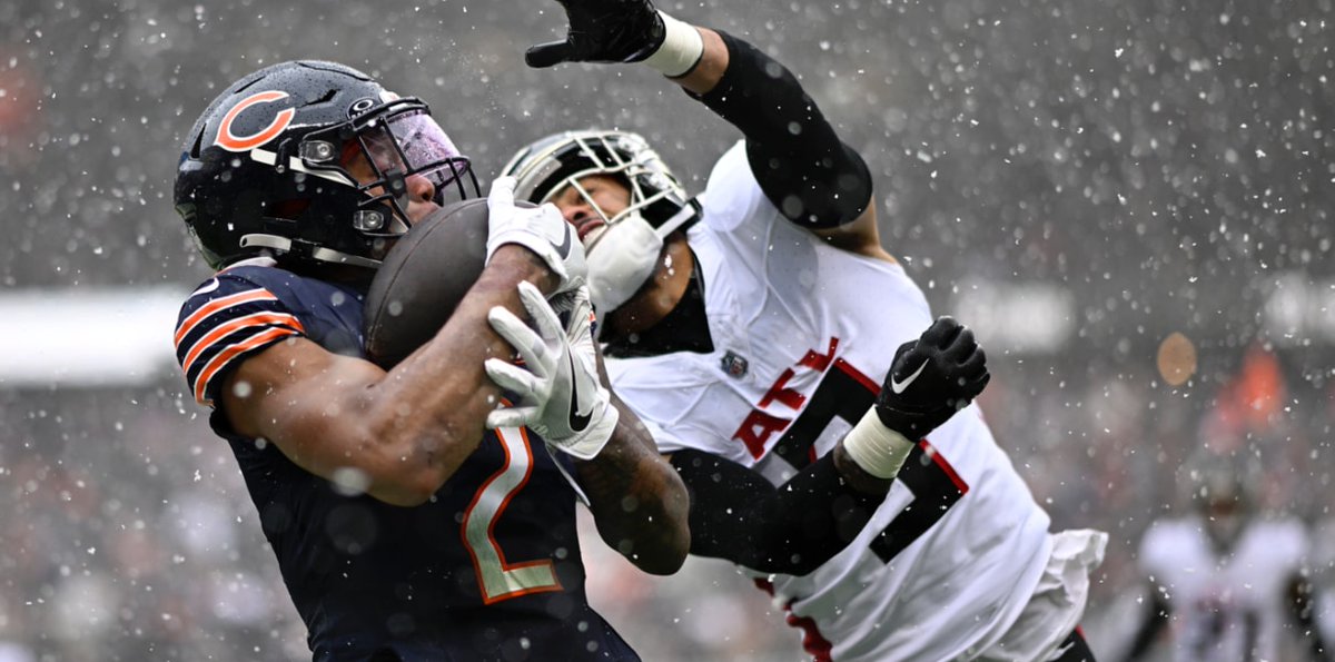 BN_Bears's tweet photo. In one of the most disappointing Bears seasons in recent memory, a few players stood above the rest. Here are the Bears players on @PatrickKFlowers' PFWA On-Field Awards ballot and why he voted for them.

https://t.co/hAPbbFEo29 https://t.co/VTNa14OPUz