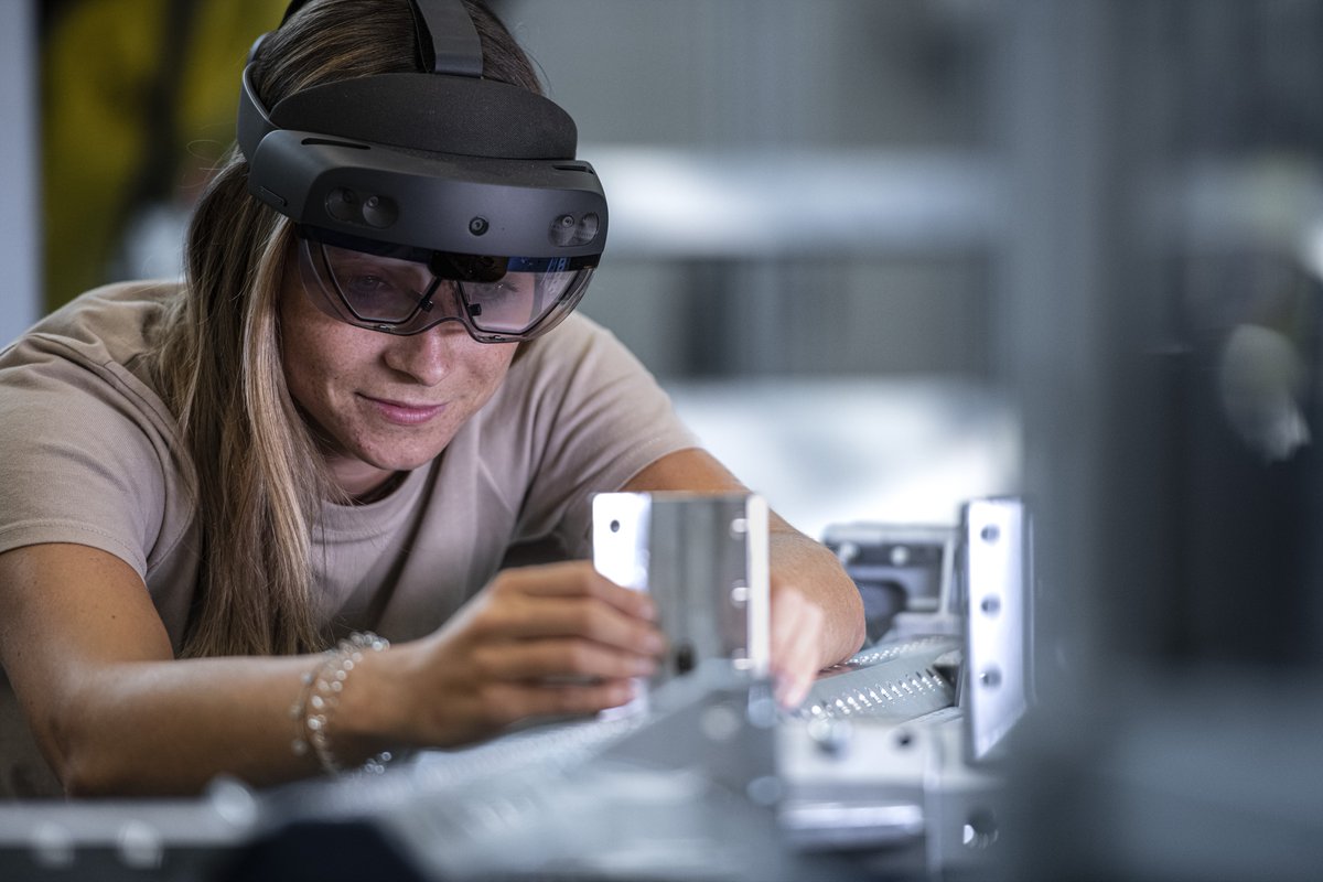 thyssenkrupp_en's tweet photo. Ready for the future? 🚀 We provide space for ideas in production and administration. Aiming for innovation, digitalization, agility. Age, origin or gender don't matter - it's the will to make a difference that counts. Join the #GENERATIONTK: https://t.co/zyMuWpgrHX https://t.co/YNJr0M5biF