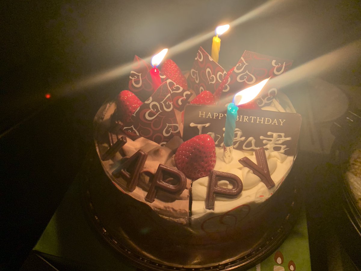 redbass_movie's tweet photo. 誕生日＆活動3周年迎えました

皆さんいつも応援ありがとうございます

今年は色々新しい活動始めれたらと思ってます
応援してくれたら嬉しいです

これからもよろしくね

それから今年は多忙のため記念投稿が出来ません
代わりに素晴らしい新アイコンが完成したので公開します https://t.co/1HuNGObwUS
