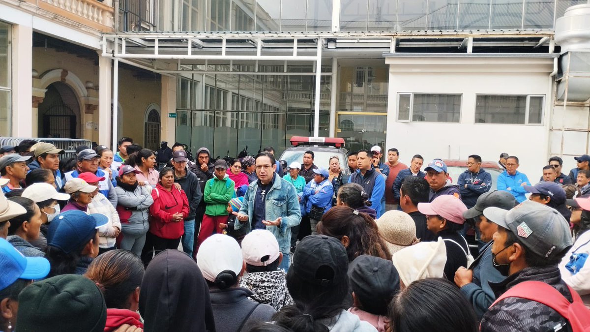 MuniRiobamba's tweet photo. Ante los acontecimientos violentos registrado en el país y en la ciudad en las últimas horas, se suspende el #SEROT los días miércoles 10 y jueves 11 de enero, esto con la finalidad de precautelar la integridad física de las personas que laboran en el cobro por este servicio. https://t.co/yCch9ThLiT
