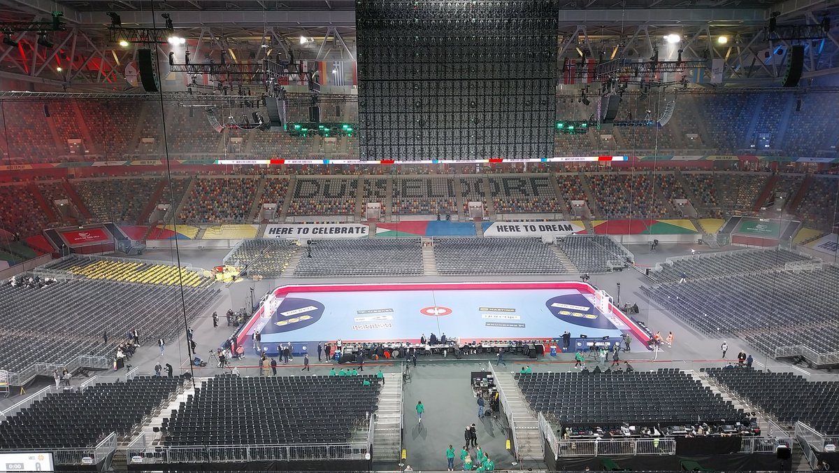 Le stade de foot de Düsseldorf où les Bleus entreront en lice dans l'Euro ce soir. Immense 🙃