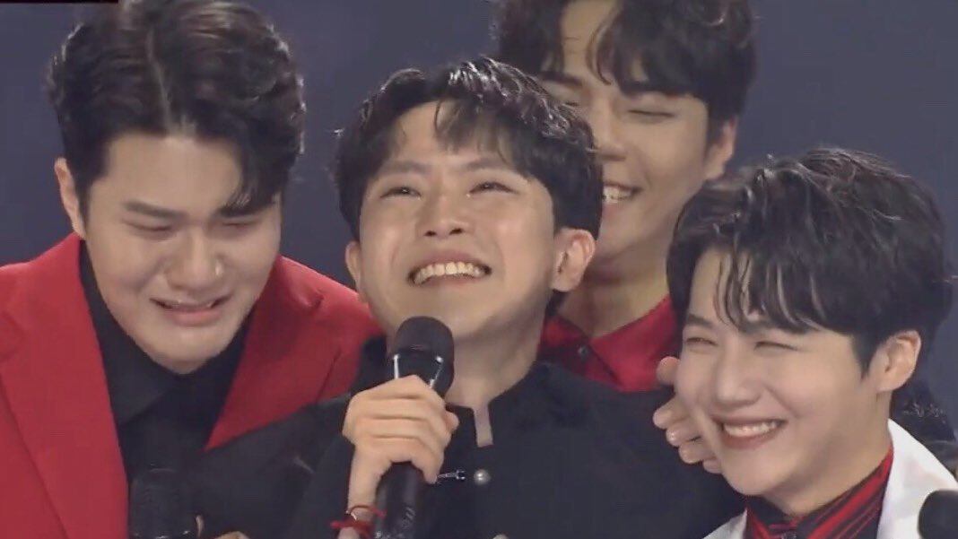 김피탕같은 팀 크레즐의 리더 임규형의 생일을 축하합니다🎉
2024 규형이 행복하고, 재미있고, 자유롭기를

🌈🥨 마닥치라규형이를, 팀원에국악인도있어서대한민국을사랑하는규형이를, 언제나🥨🌈

# HappyKyuhyungDay
# HBD_im90_In_CREZL
# 우리의소네트130_규형아_생일축하해
