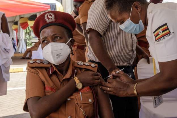 Uganda is set to destroy more than 5.6 million doses of expired Covid-19 vaccines. An audit report says the vaccines are valued at 28.1bn Ugandan shillings ($7.3m; £5.8m) and were purchased using a World Bank loan. 💉 bbc.in/41ShBys