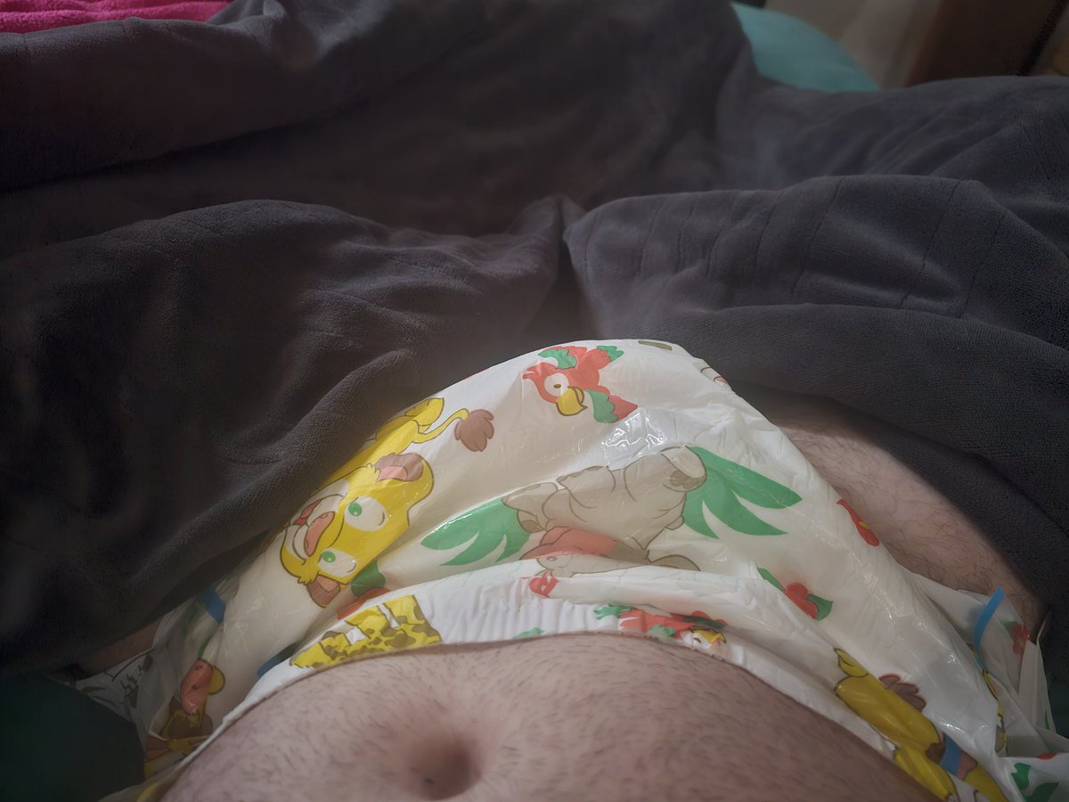 omoguy91's tweet photo. Trying dips for the 1st time since I was 2 already wet with a morning accident. 🥺 https://t.co/Urp8jw1q7i